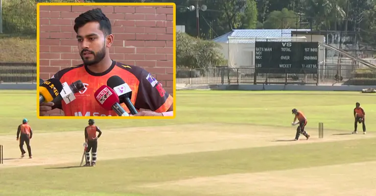 মাঠে অনুশীলন করছেন ও মেহেদি মিরাজ